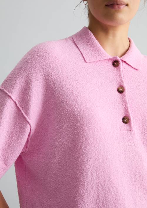 Strick-Poloshirt regular Pale Bubblegum in Detailansicht