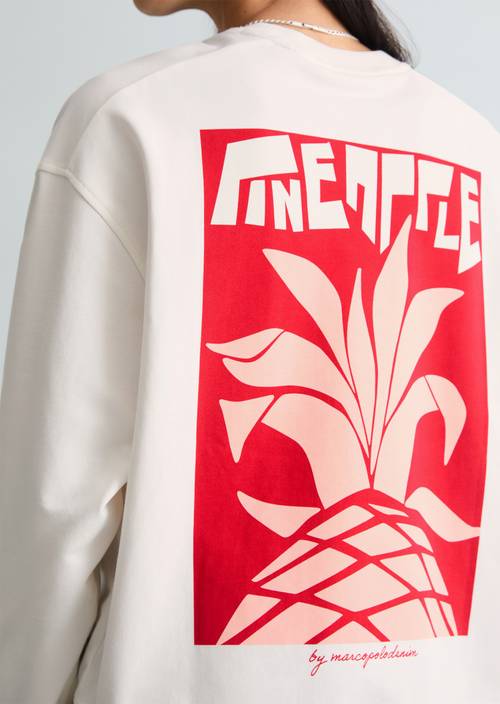 Mikina nadměrné velikosti Silky White v detailním pohledu