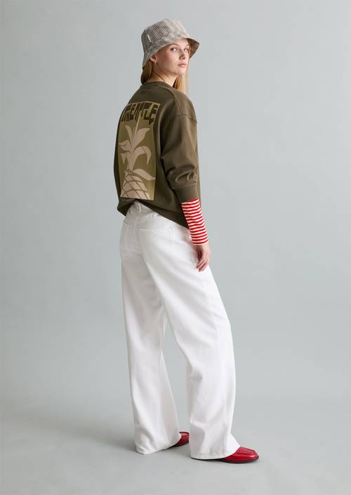 Mikina nadměrné velikosti Hazelnut Brown v předním pohledu