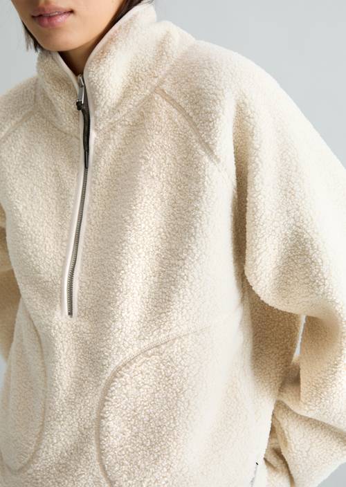 Relaxed teddy sweatshirt Creamy White in detailaanzicht
