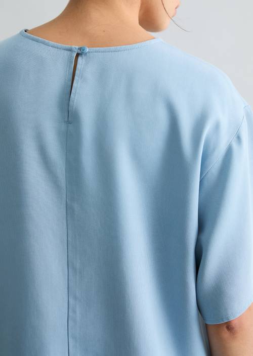 Krótka sukienka o luźnym kroju Blue Dawn w widoku szczegółowym