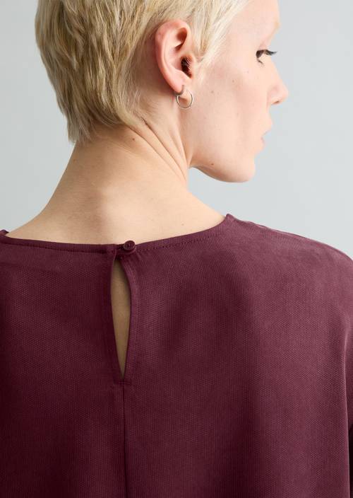 Krótka sukienka o luźnym kroju Merlot Red w widoku szczegółowym