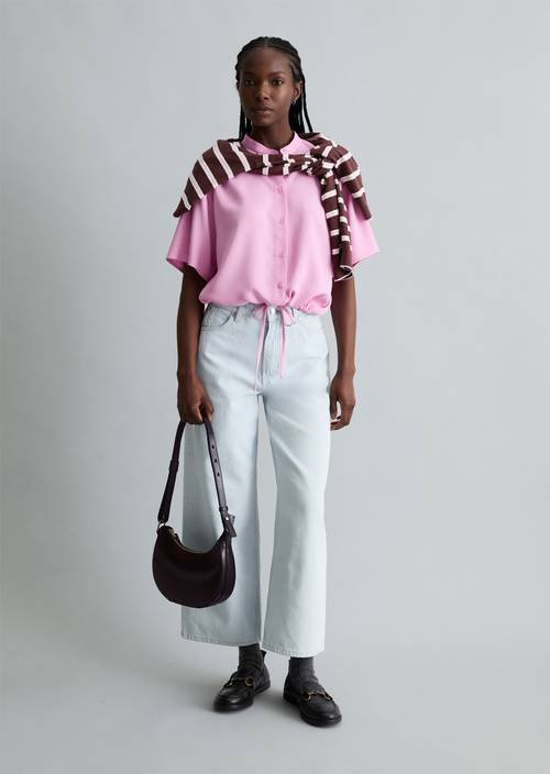 Crop blouse shirt relaxed Pale Bubblegum in front view