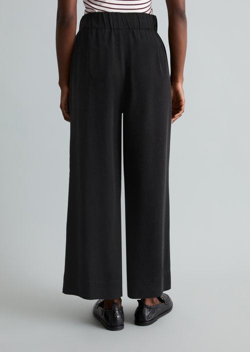Relaxed pants — Black
