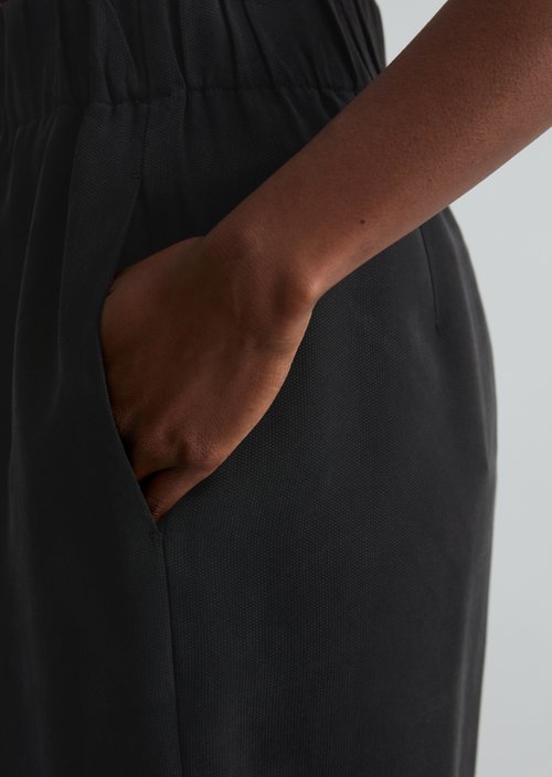 Relaxed pants — Black