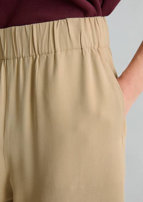 Hose relaxed Smoky Pine in Detailansicht