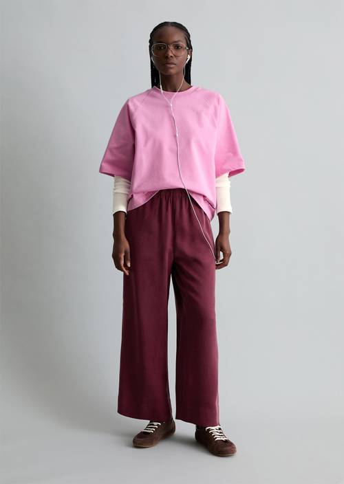 Hose relaxed Merlot Red in Frontalansicht