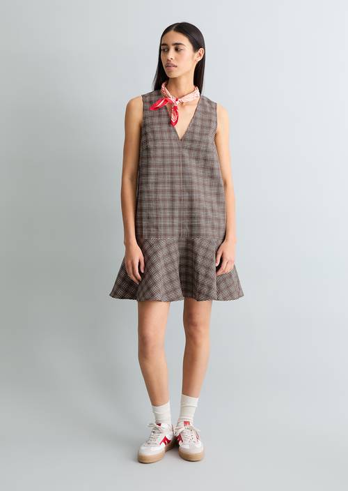 Vestido de volantes a cuadros regular Dark Brown en vista frontal