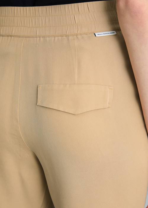 Ontspannen broek Smoky Pine in detailaanzicht
