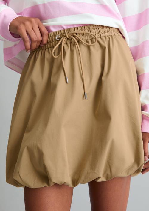 Falda burbuja en forma de A Smoky Pine en vista detallada