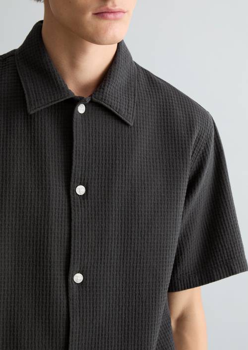 Regular shirt met korte mouwen Broken Graphite in detailaanzicht