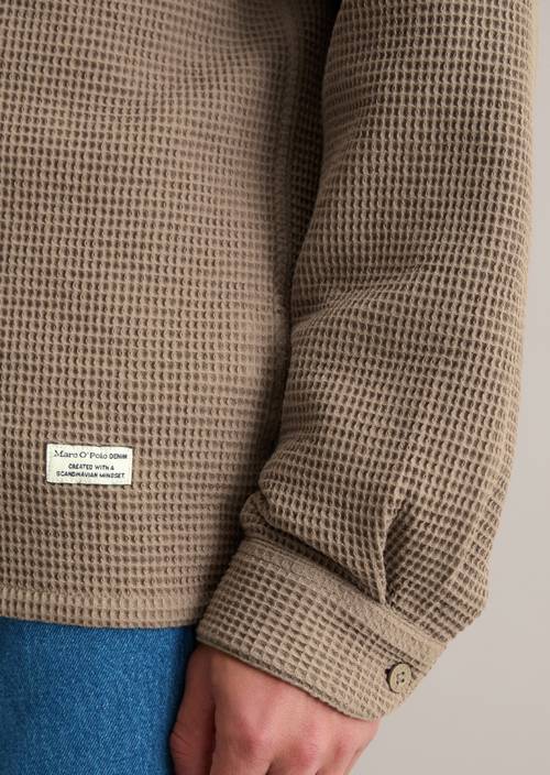 Chemise regular Cold Taupe en vue détaillée