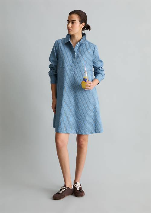 Ausgestelltes Streifenkleid Light Blue in Frontalansicht