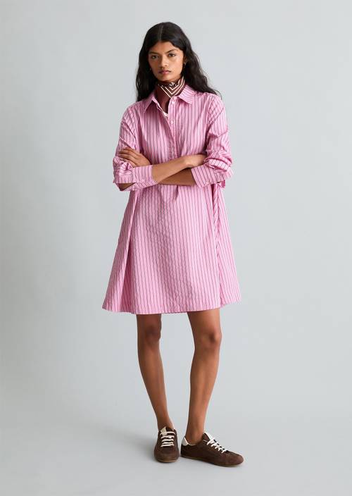 Ausgestelltes Streifenkleid Light Pink in Frontalansicht