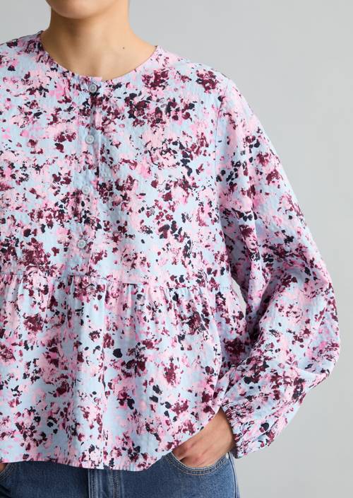 Blusa relajada de arrugas Light Blue en vista detallada