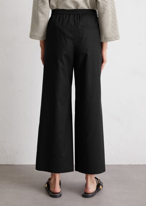 Relaxed pants — Black