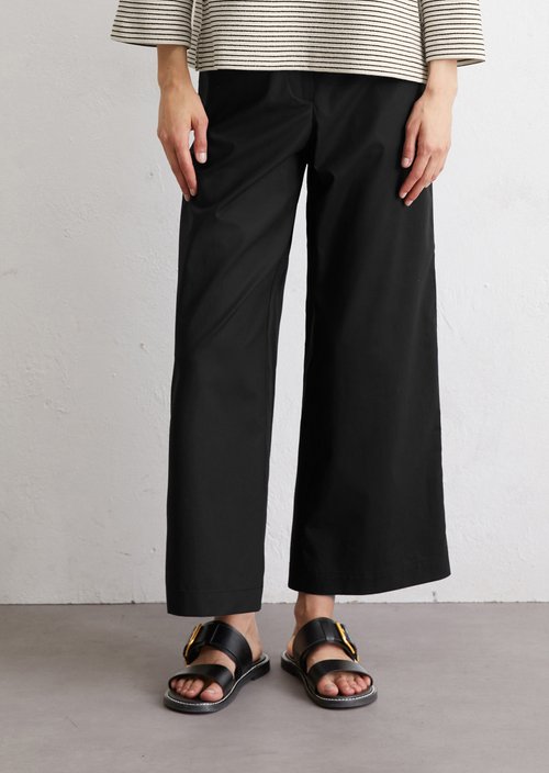 Relaxed pants — Black
