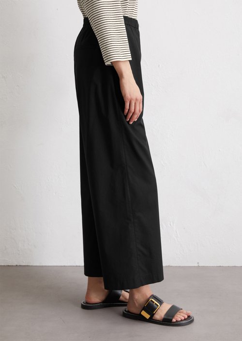 Relaxed pants — Black