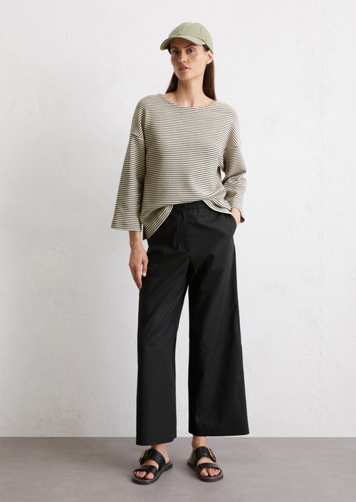 Relaxed pants — Black