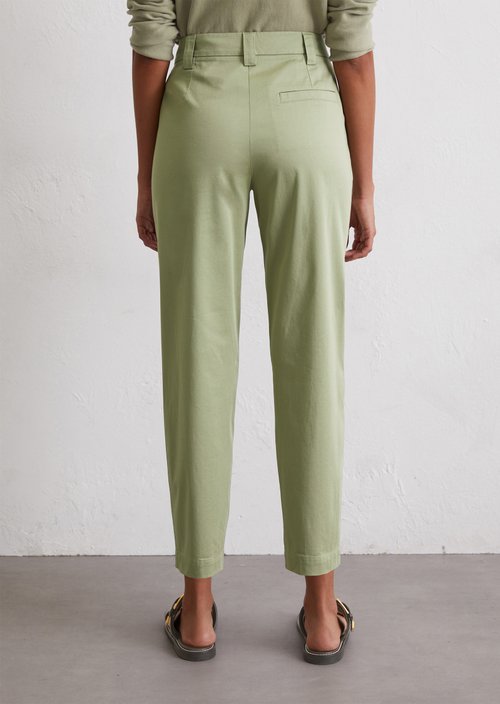 Chino model Kalni tapered — Smooth Sage (alternate view)
