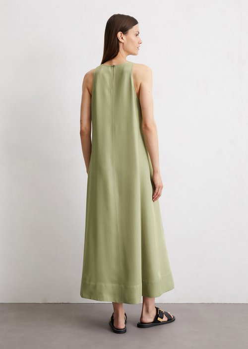 Dress relaxed — Smooth Sage