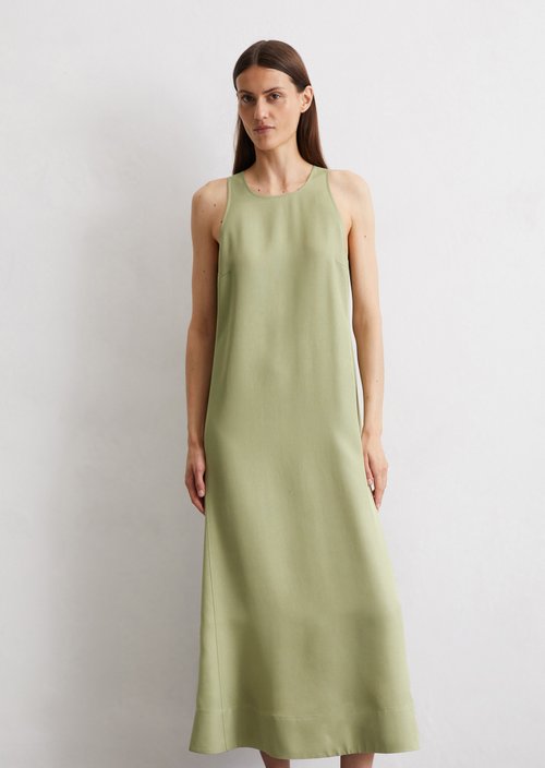 Dress relaxed — Smooth Sage