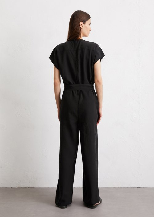 Overall relaxed — Black