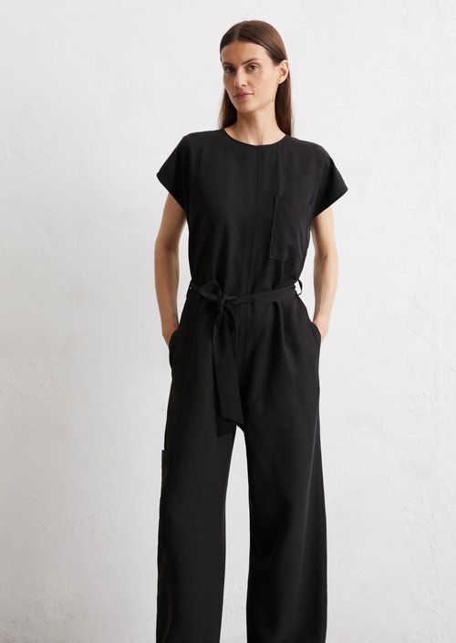 Overall relaxed — Black