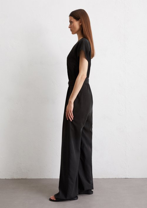 Overall relaxed — Black