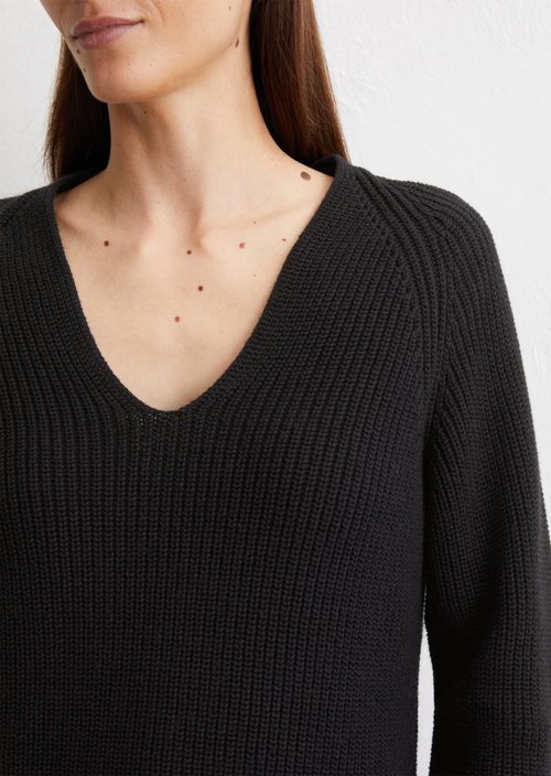 V-neck knitted sweater slim — Black
