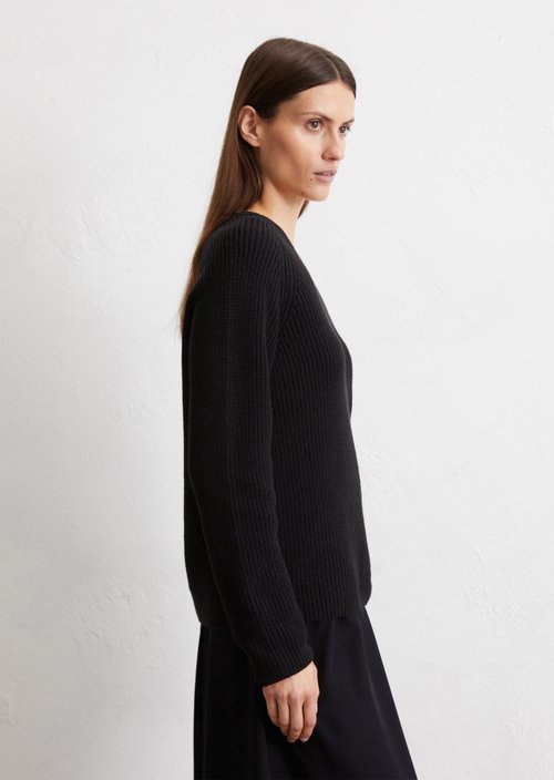 V-neck knitted sweater slim — Black