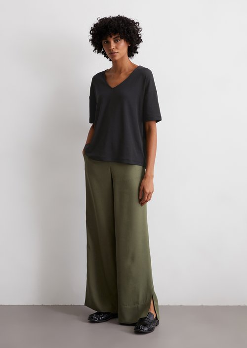 V-neck T-shirt loose — Black