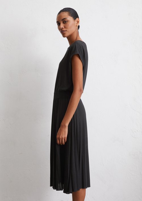 Jersey dress with elastic waist — Black