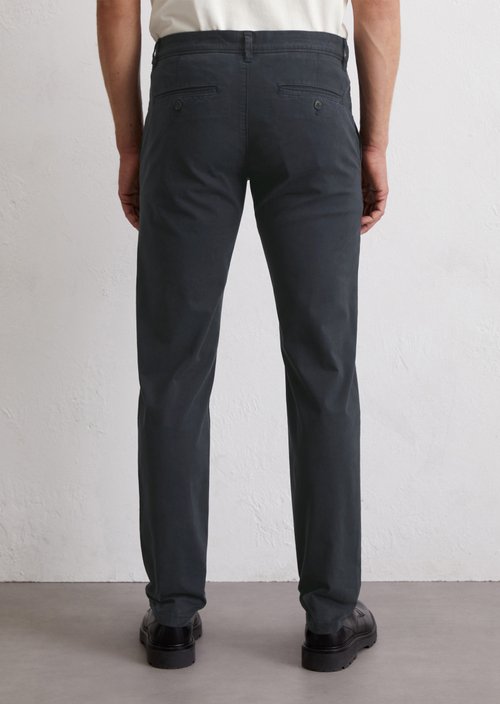 Chino model Stig shaped — Dark Navy