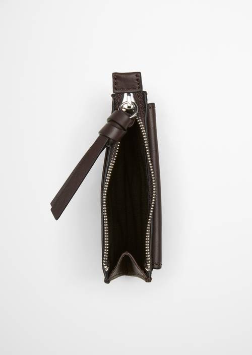 Kartenetui Shaded Brown geöffnet dargestellt