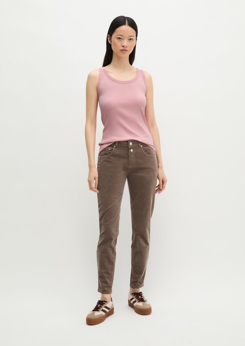 Fine corduroy pants model Theda boyfriend cropped — Stone Taupe