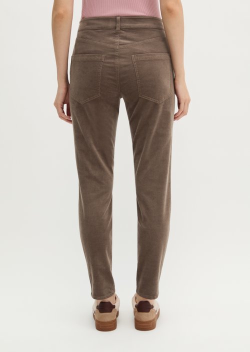 Fine corduroy pants model Theda boyfriend cropped — Stone Taupe