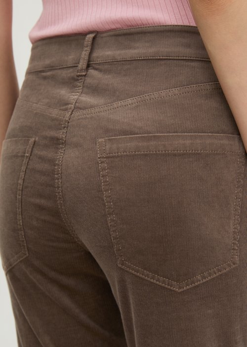 Fine corduroy pants model Theda boyfriend cropped — Stone Taupe