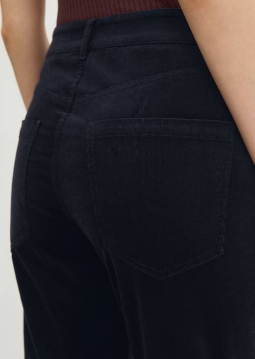 Pantalon à fines côtes modèle Theda boyfriend cropped Deep Night Blue en vue détaillée