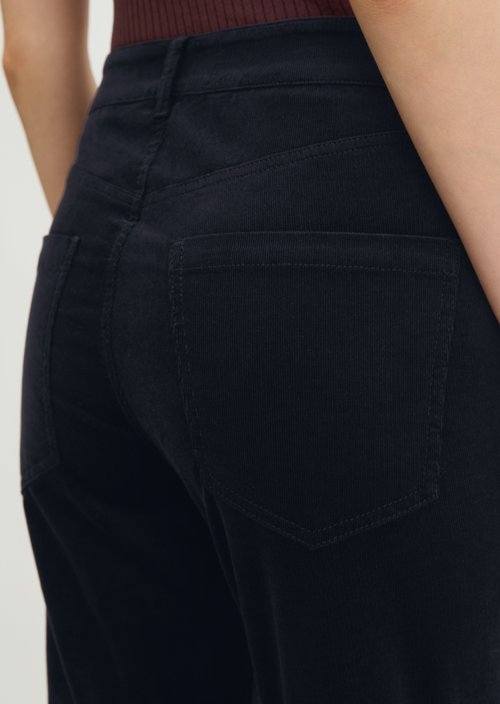 Fine corduroy pants model Theda boyfriend cropped — Deep Night Blue