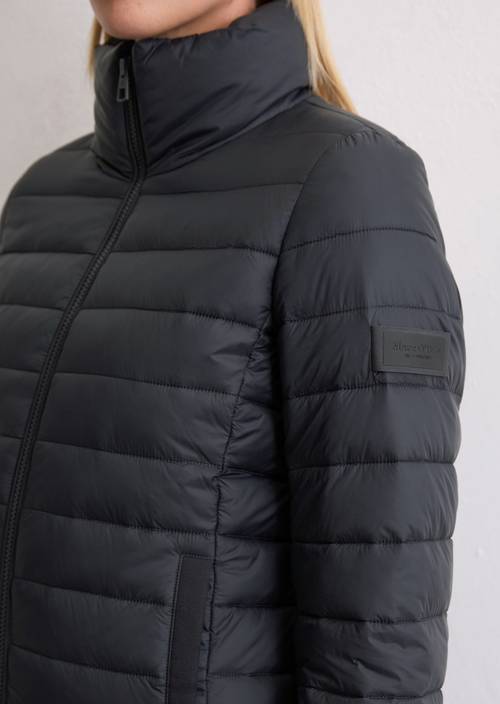 Veste matelassée légère fitted Deep Night Blue en vue détaillée