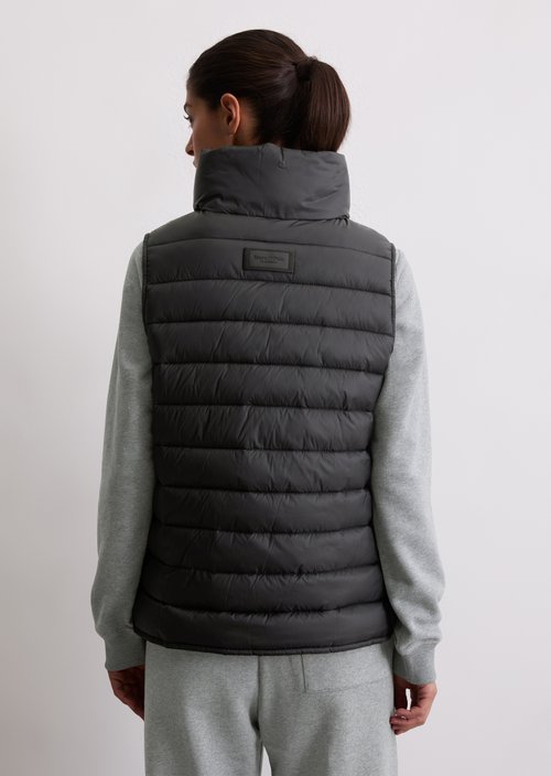 Lightweight quilted vest fitted — Black