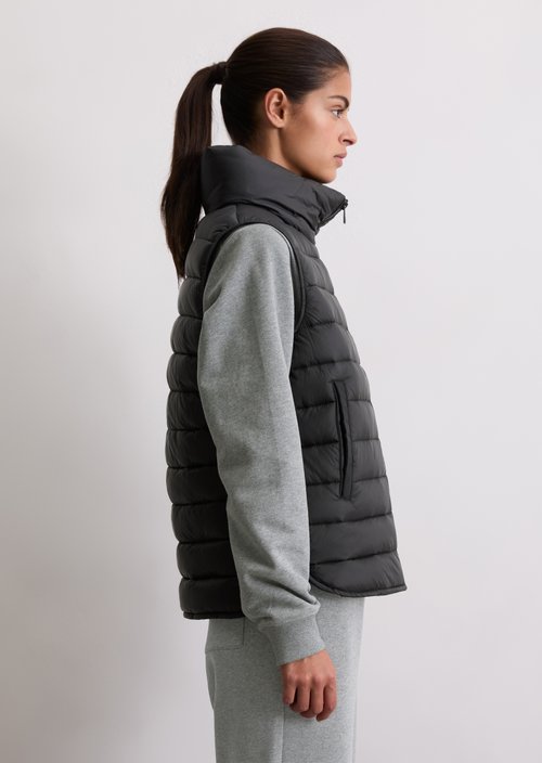 Lightweight quilted vest fitted — Black