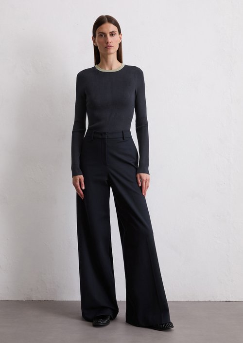 Sweater Travel Collection — Deep Night Blue
