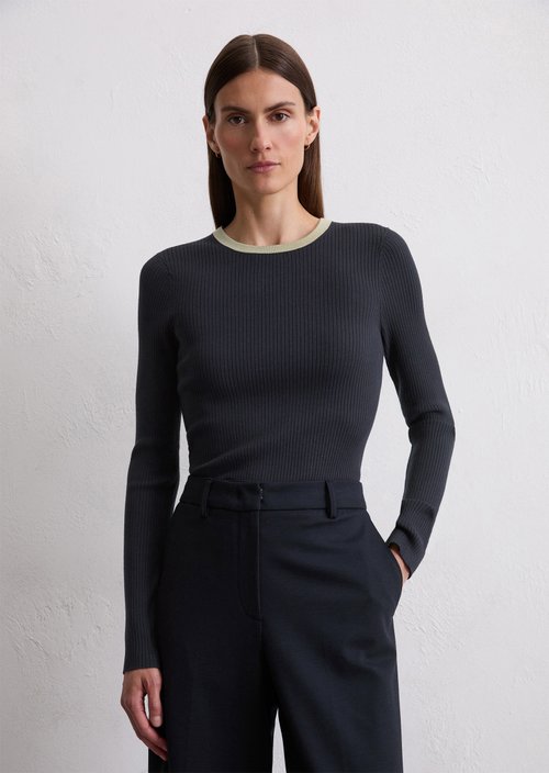 Sweater Travel Collection — Deep Night Blue