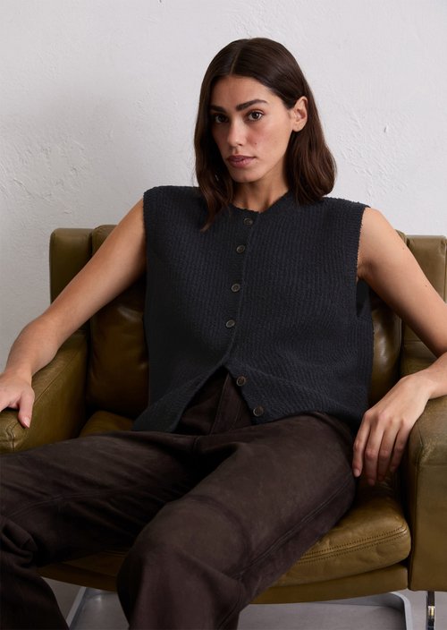 Sleeveless knitted vest regular — Deep Night Blue