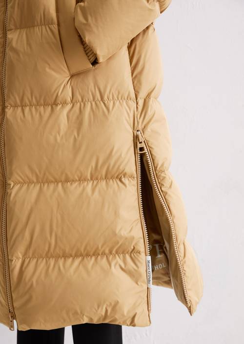 Puffer donsjas met capuchon regular Salted Caramel in detailaanzicht