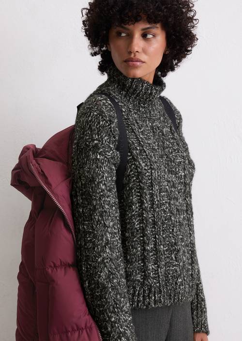 Puffer donsjas met capuchon regular Aubergine Red in detailaanzicht