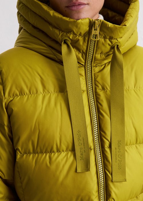 Hooded down coat shaped — Bright Pea