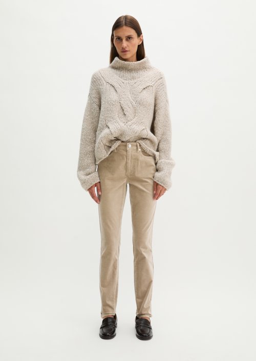 Velvet pants model Alkea slim — Earthy Taupe